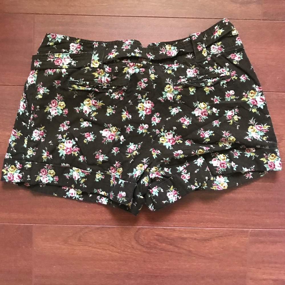 🧡 Brown corduroy shorts with belt